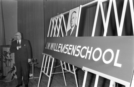 Burgemeester Samkalden opende de J. W. W. Willemsen school (LTS) in de Hogguurst, Bestanddeelnr 921-2001