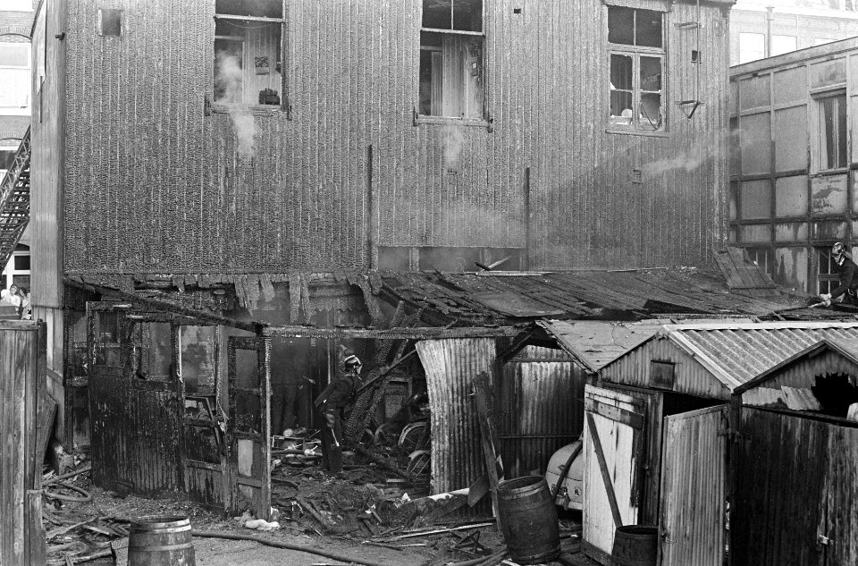 Brandje in de Wittenstraat te Amsterdam. Brandweerman, Bestanddeelnr 920-5234