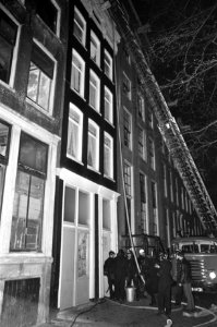 Brand op O. Z. Voorburgwal te Amsterdam op derde etage, Bestanddeelnr 921-1725