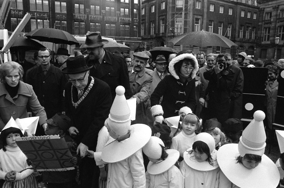 Burgemeester Samkalden met de levende schaakstukken, Bestanddeelnr 926-8238