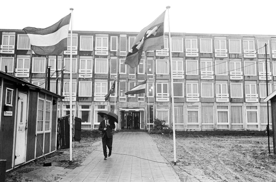 Burgemeester Samkalden opende Maarten Lutherhuis in Osdorp. Exterieur tehuis, Bestanddeelnr 920-8235