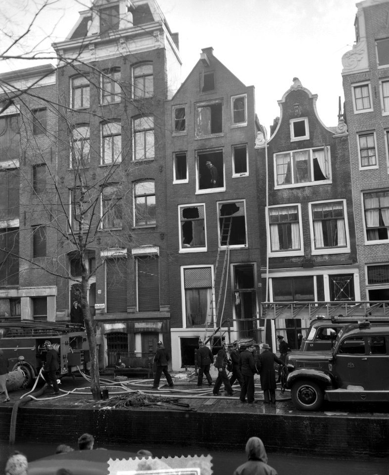 Brand OZ Achterburgwal 85 te Amsterdam, Bestanddeelnr 910-8516