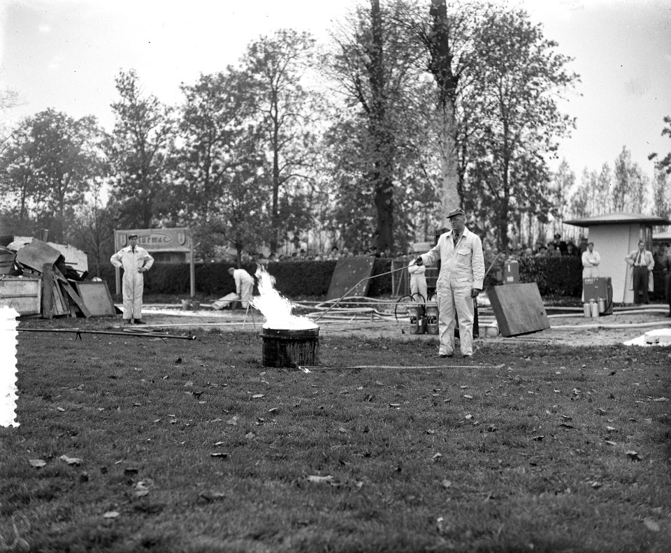 Brandweerdemonstraties Amsterdam o.a. demonstraties vliegtuigbrand, Bestanddeelnr 906-0494