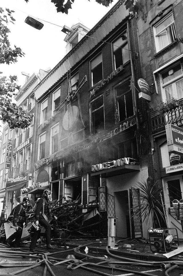 Brandweer tijdens het blussen, Bestanddeelnr 931-7532