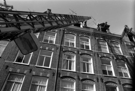 Brand op zolder Wittenkade 16 , Amsterdam, Bestanddeelnr 923-8682
