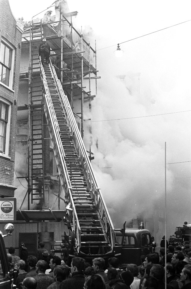 Brand op Nieuwendijk, het brandende huis, Bestanddeelnr 921-0233