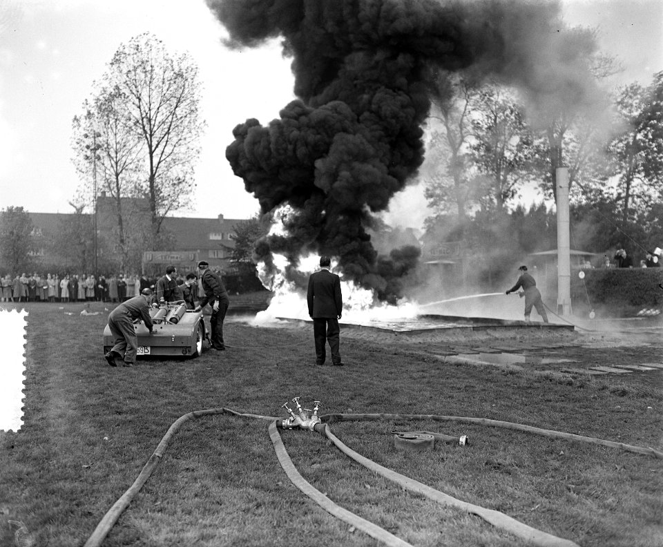 Brandweerdemonstraties Amsterdam o.a. demonstraties vliegtuigbrand, Bestanddeelnr 906-0491