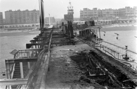 Brand op pier van Scheveningen. Op de hoofdpier brandden de winkeltjes geheel ui, Bestanddeelnr 921-2770