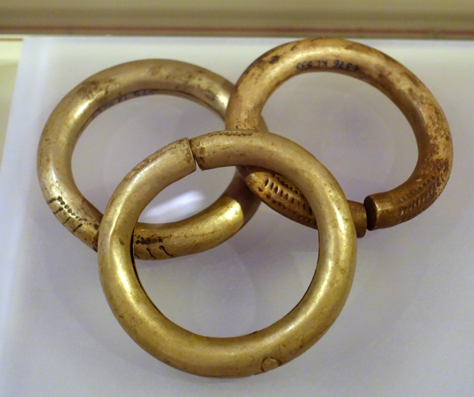 Bracelets, E De, Dac Lac, 1967, silver - Vietnamese Women's Museum - Hanoi, Vietnam - DSC04051