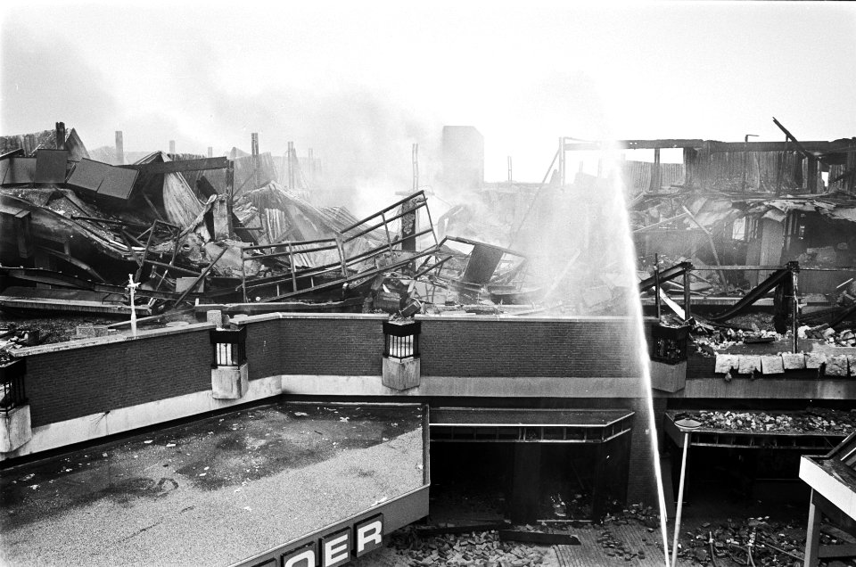 Brand winkelcentrum Lelystad overzicht ravage, Bestanddeelnr 929-6711