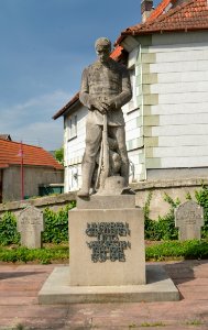 Brandoberndorf, Pfarrgasse 1, Evangelische Pfarrkirche, Kriegerdenkmal (1)