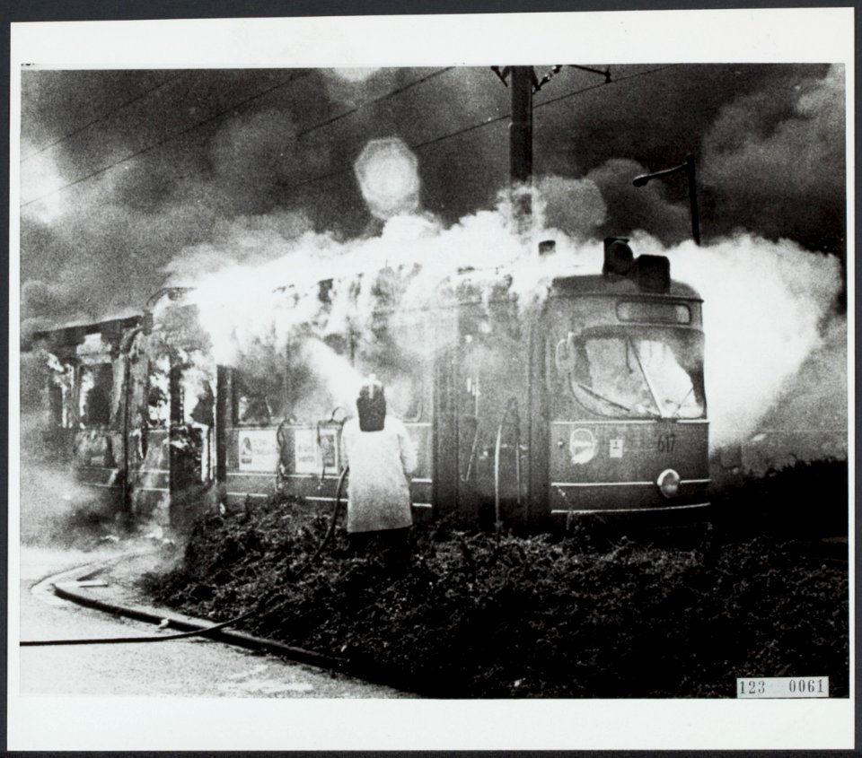 Branden, trams, Rotterdam, Churchillplein, lijn 6, Bestanddeelnr 123-0061