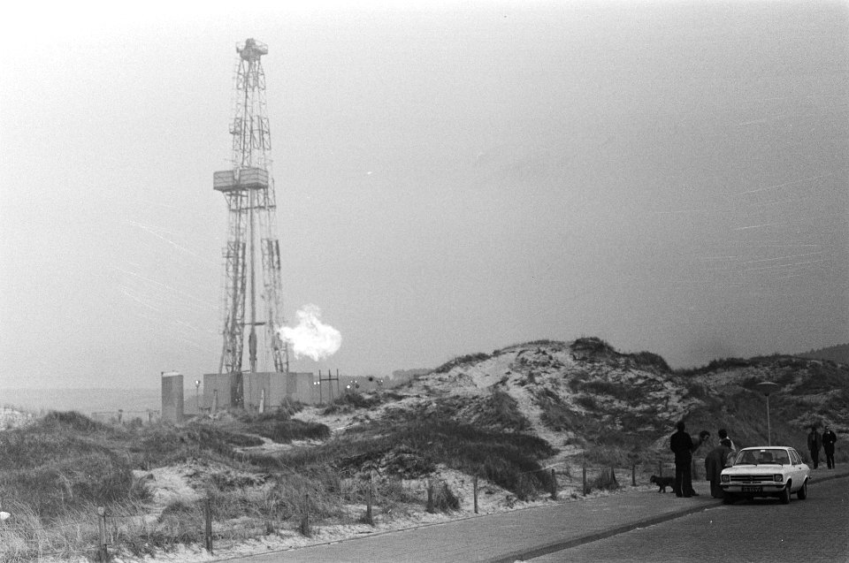 Brandend gas bij vuurtoren Bergen aan Zee, Bestanddeelnr 928-4658