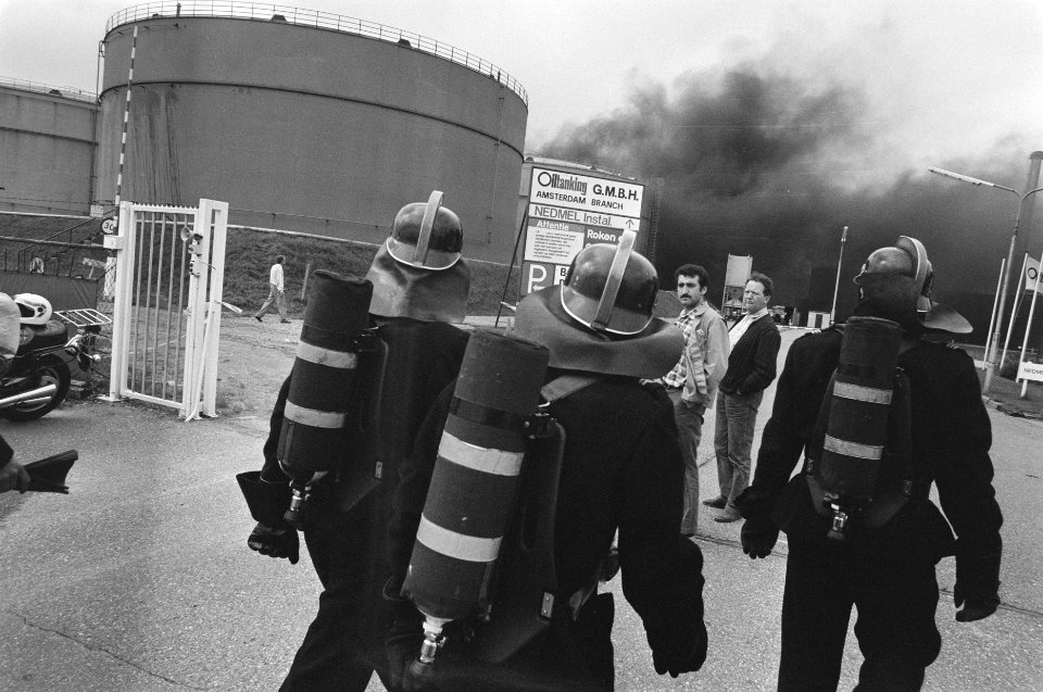 Brandende olieleiding bij Oiltanking BMNH in westelijk havengebied, Amsterdam, Bestanddeelnr 934-0088