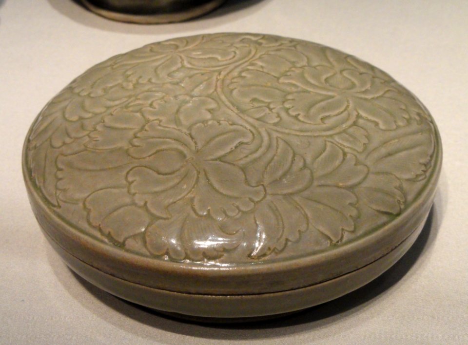 Box with cover, Yue ware, Shanglinhu kilns, Zhejiang province, China, Northern Song dynasty, late 10th century AD, stoneware with celadon glaze - Freer Gallery of Art - DSC05580