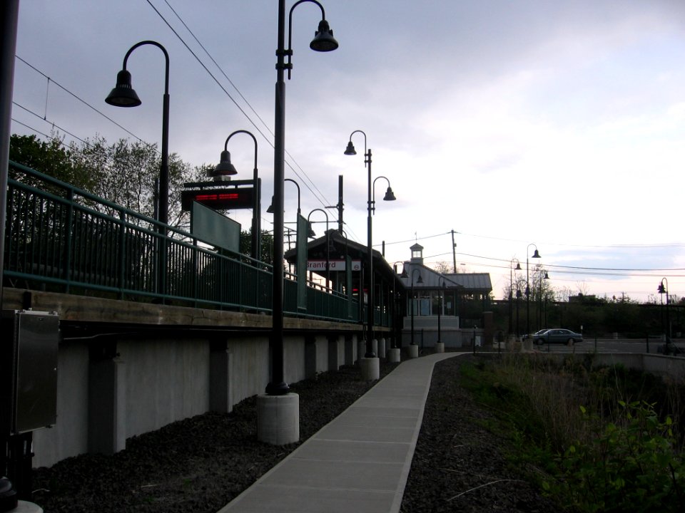 Branford station platform and sidewalk 079