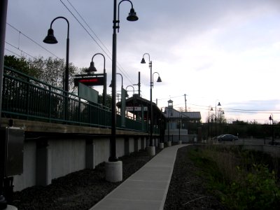 Branford station platform and sidewalk 079