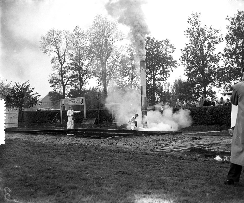 Brandweerdemonstraties Amsterdam o.a. demonstraties vliegtuigbrand, Bestanddeelnr 906-0493