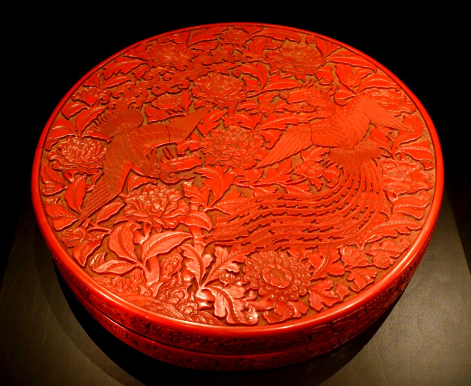 Box with two phoenix birds and chrysanthemums, China, Ming dynasty, Yongle period, 1403-1424 AD, lacquer - Östasiatiska museet, Stockholm - DSC09540
