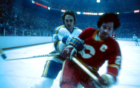 Brad-marsh calgary-flames-v-st-louis 11-29-1980