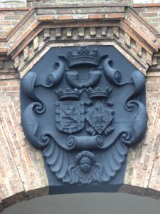 Boxmeer Rijksmonument 10031 Carmelietenklooster, wapen op poort