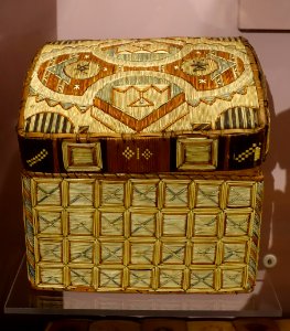 Box (birchbark with porcupine quills), Micmac, reportedly collected in New Brunswick in 1829 - Native American collection - Peabody Museum, Harvard University - DSC05842