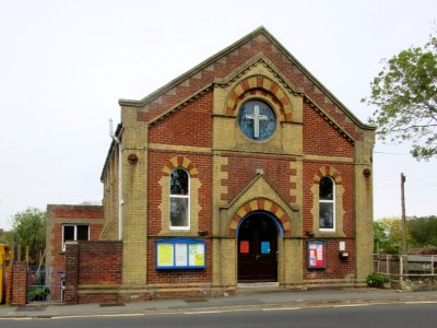 Brading Methodist Church, Station Road, Brading (May 2016) (2)