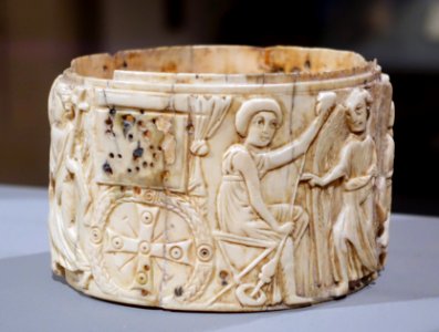 Box (pyxis) with a scene from the life of the Virgin, Eastern Roman Empire, late 400s to early 500s, ivory, view 1 - Bode-Museum - DSC03495