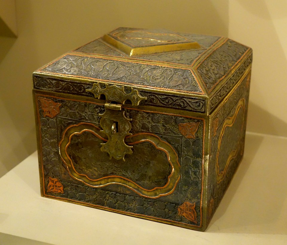 Box, Syria, mid 19th century AD, silver-lined brass, chased silver overlay, and copper banding - Huntington Museum of Art - DSC05074
