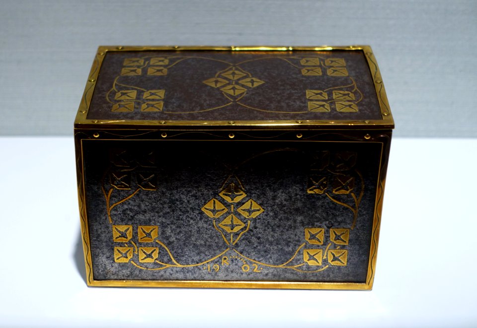 Box by Ernst Riegel, 1902, iron, brass - Hessisches Landesmuseum Darmstadt - Darmstadt, Germany - DSC01032
