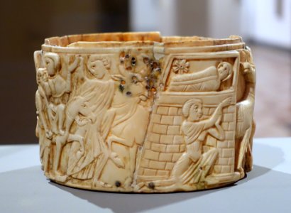 Box (pyxis) with a scene from the life of the Virgin, Eastern Roman Empire, late 400s to early 500s, ivory, view 2 - Bode-Museum - DSC03496