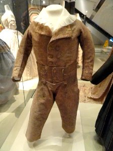 Boy's skeleton suit, Ireland, 1789-1792, Stormont ground printed with pinned roller on cotton tabby - Patricia Harris Gallery of Textiles & Costume, Royal Ontario Museum - DSC09464