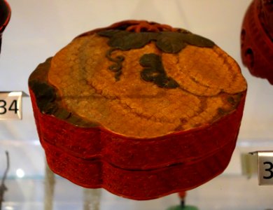 Box, China, Qing dynasty, Qianlong period, 1736-1795, wood base, colored lacquer - Royal Ontario Museum - DSC03965