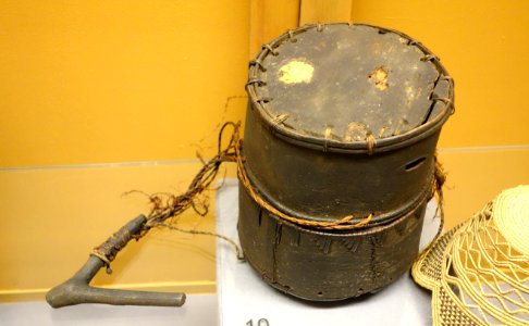 Box for storing headgear, bark - Kuba - Royal Museum for Central Africa - DSC05938