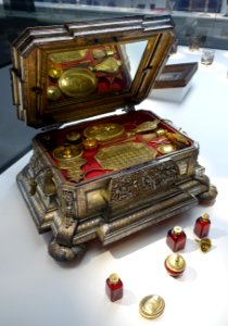Box with writing and toiletry articles, Tobias Baur, Augsburg, 1705, wood with silver decoration, glass from southern Germany - Landesmuseum Württemberg - Stuttgart, Germany - DSC03389