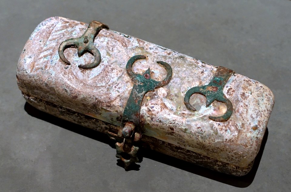 Box, Sicily, 11th century AD, glass with bronze fittings - Aga Khan Museum - Toronto, Canada - DSC06354