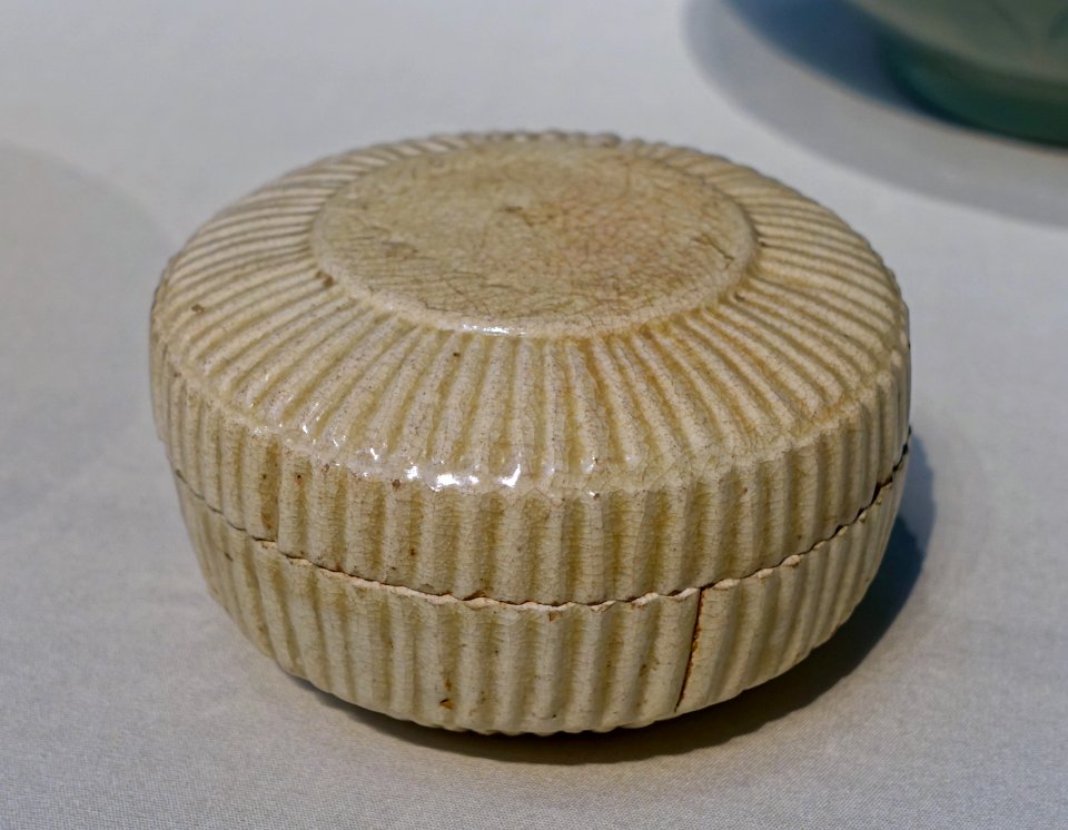 Box, Korea, Ganjin or Buan kilns, Goryeo period, 1100s AD, porcelain, white glaze - Freer Gallery of Art - DSC04934