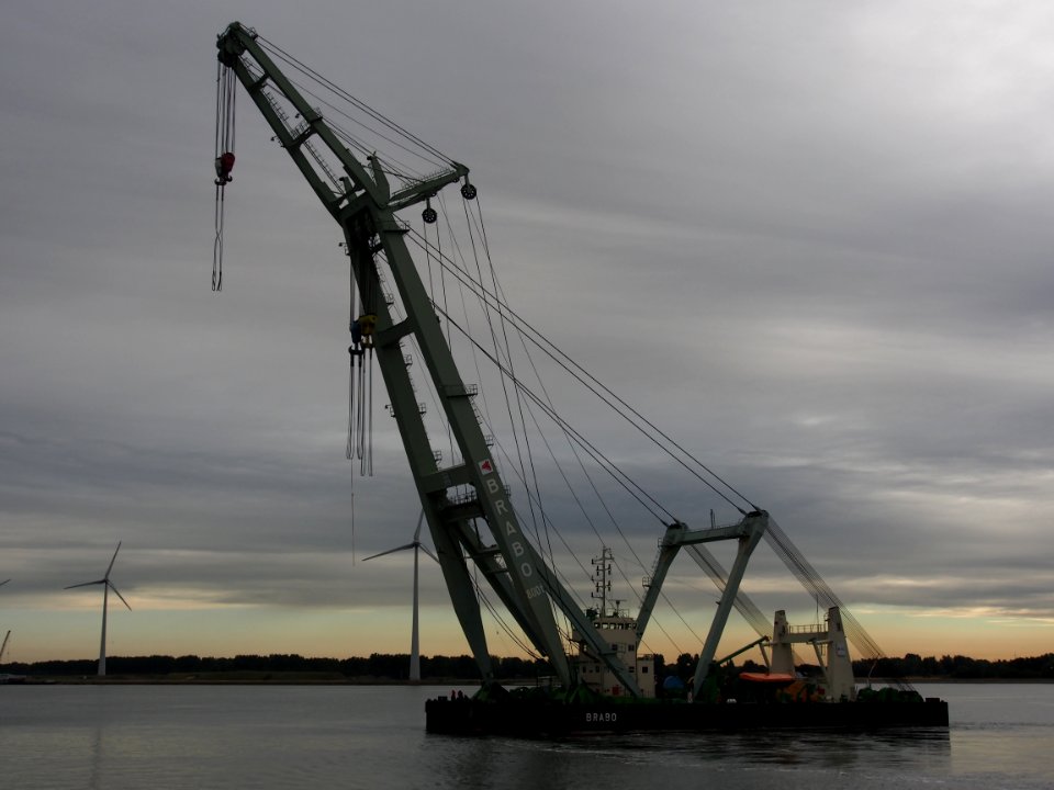 Brabo 800T barge crane - ENI 06105424 at sunrise, Port of Antwerp