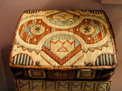 Box (birchbark with porcupine quills), Micmac, reportedly collected in New Brunswick in 1829 - Native American collection - Peabody Museum, Harvard University - DSC05479
