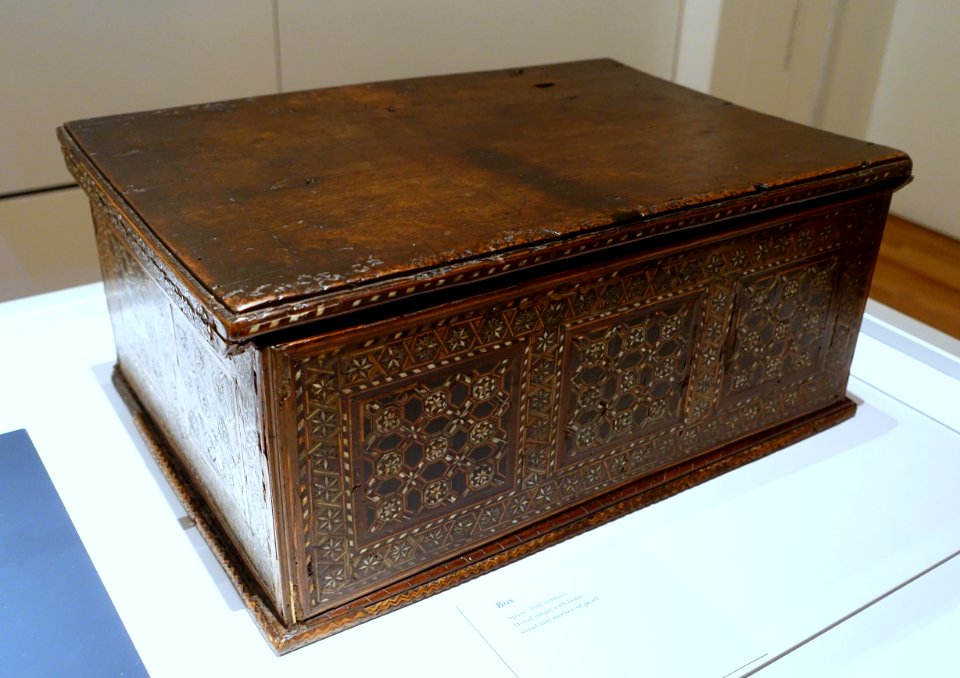 Box, Spain, 16th century AD, wood, bone, mother-of-pearl - Aga Khan Museum - Toronto, Canada - DSC06588