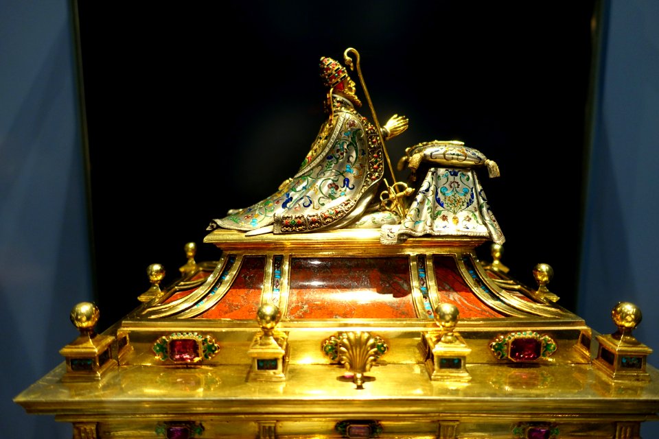 Box, unidentified, view 2 - Museo Nacional de Artes Decorativas - Madrid, Spain - DSC08017