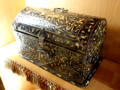 Box, Venice, 16th-17th century AD, leather covered wood, gilt ironwork - Museo Nacional de Artes Decorativas - Madrid, Spain - DSC07951
