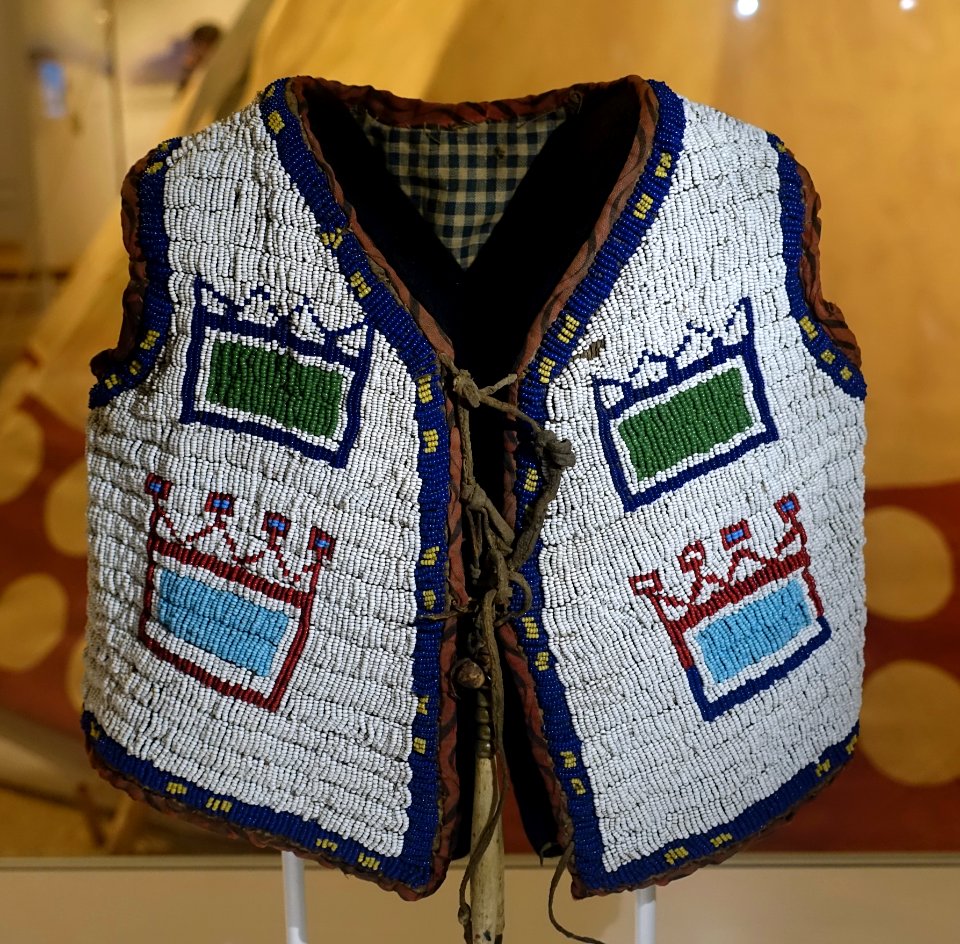 Boy's vest, Central Plains, USA, 1850-1900, leather, cotton, glass beads - Rautenstrauch-Joest-Museum - DSC00318
