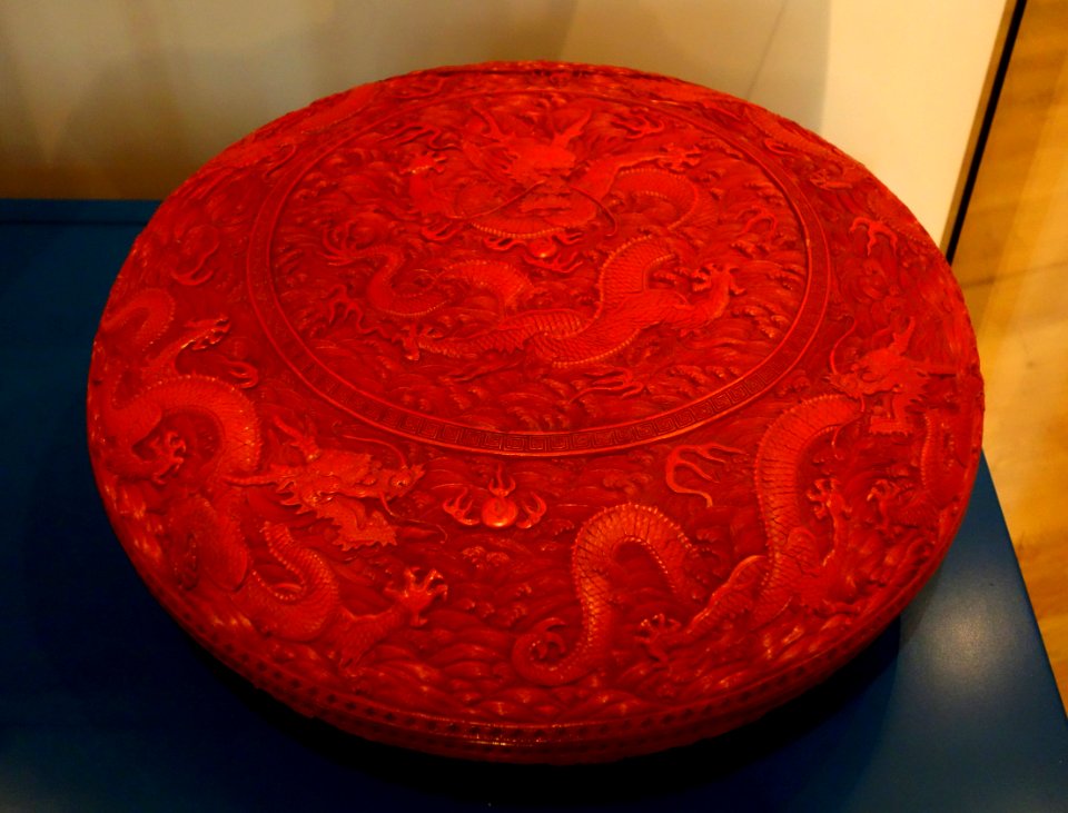Box, China, Qing dynasty, Qianlong period, 1736-1795, wood base, red lacquer - Royal Ontario Museum - DSC03978