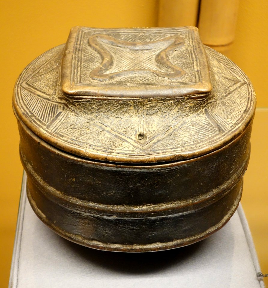 Box, bark - Kuba - Royal Museum for Central Africa - DSC06198