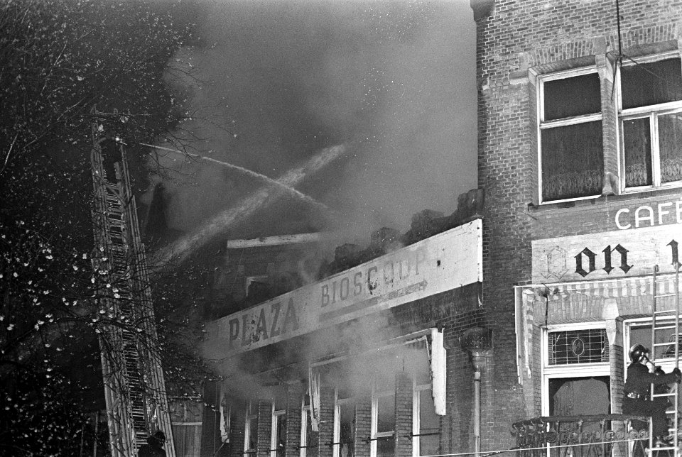 Brand in Plaza-bioscoop in Kalverstraat te Amsterdam, Bestanddeelnr 925-5330