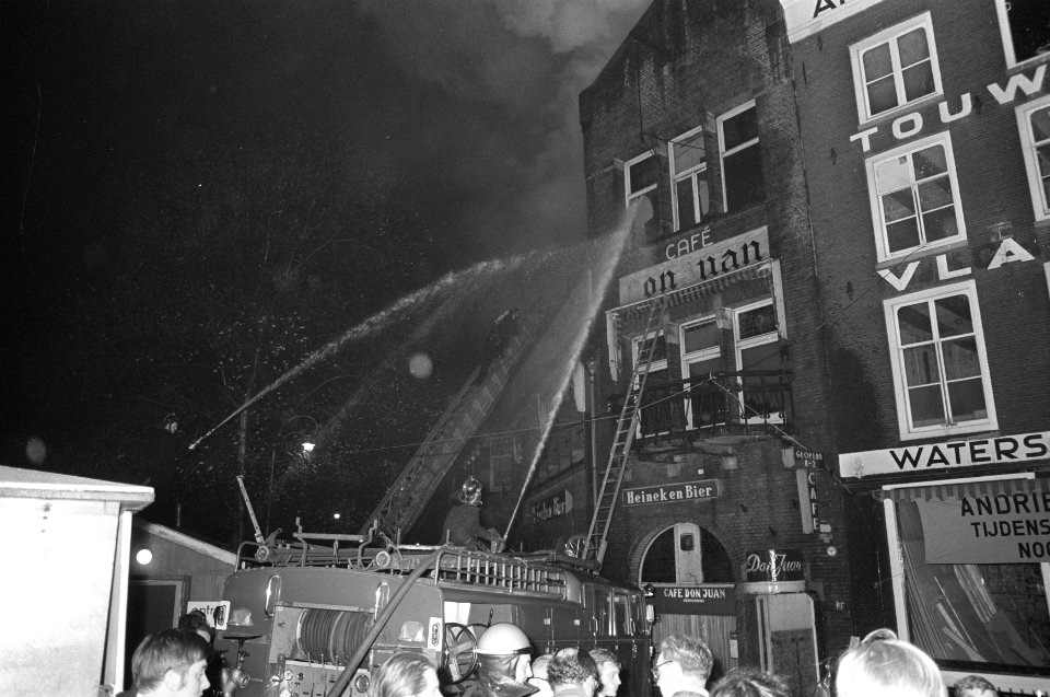 Brand in Plaza-bioscoop in Kalverstraat te Amsterdam, Bestanddeelnr 925-5326