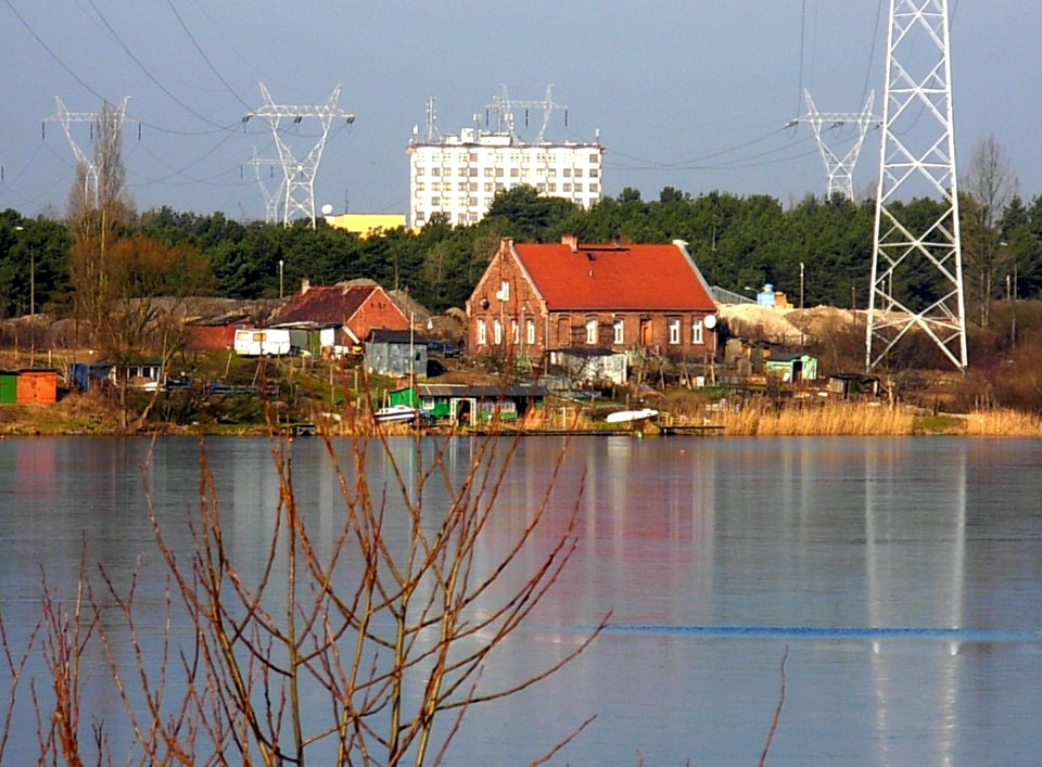Brdyujście szkoła od toru regatowego 02-2008a
