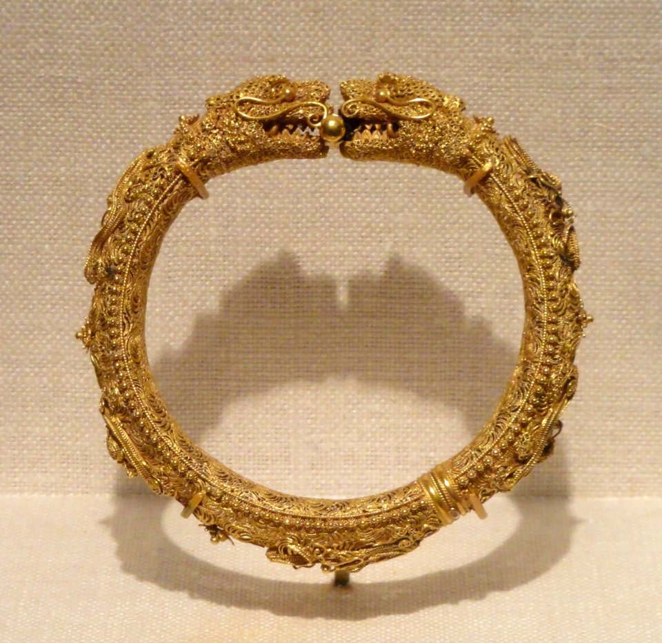 Bracelet, Qing dynasty, late 18th-19th century, gold - Arthur M. Sackler Gallery - DSC05925