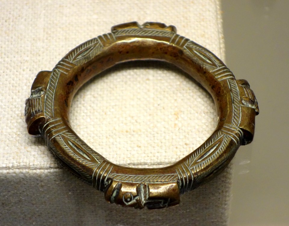 Bracelet, brass - Kongo - Royal Museum for Central Africa - DSC05733